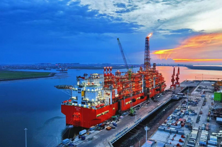 Плавучий СПГ-завод Nguya отправился из Китая на проект Eni в Конго