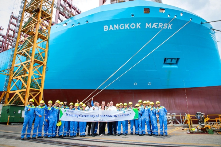 Maersk принял в эксплуатацию новый контейнеровоз Bangkok Maersk на метаноле