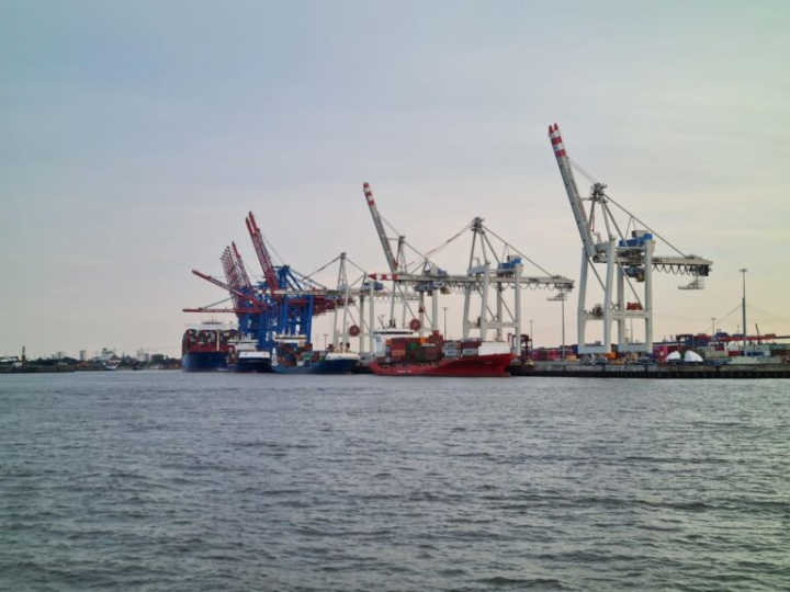 Великобритания инвестирует в плавучие водородные хабы для портов