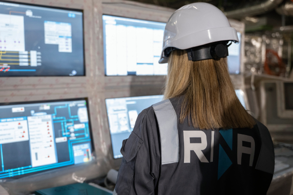 RINA одобрила проект танкера для CO2 на СПГ и водороде от KOMAC