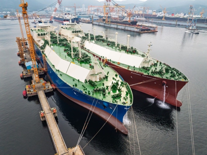 Hanwha Ocean впервые в мире перегрузила СПГ между судами на ходовых испытаниях