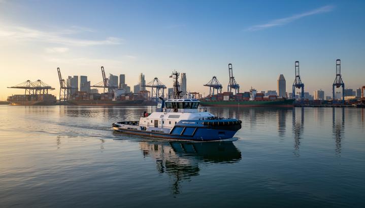 В Сингапуре завершен ввод в эксплуатацию первого электрического буксира